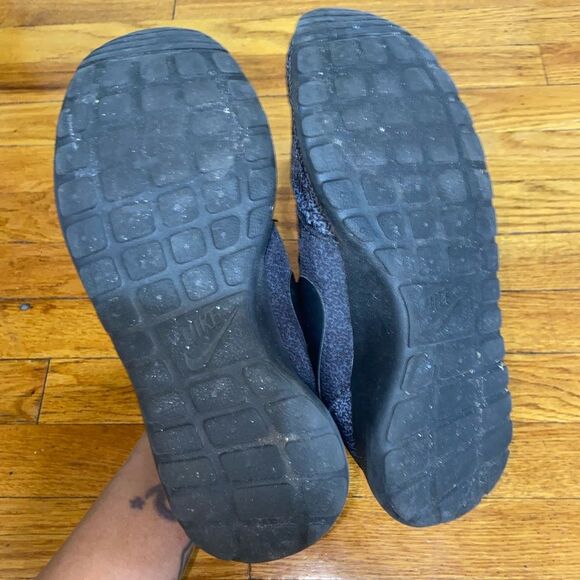 NIKE ROSHE Gray Print Sneakers - Picture 15 of 16